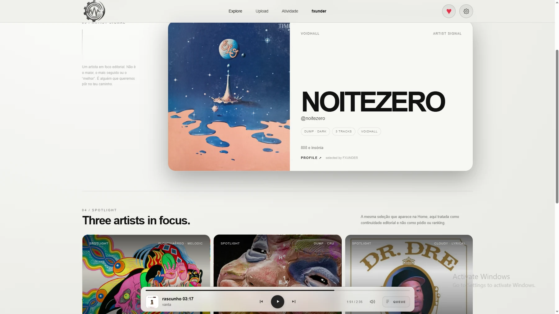 Explore em light mode com destaque de música e artistas